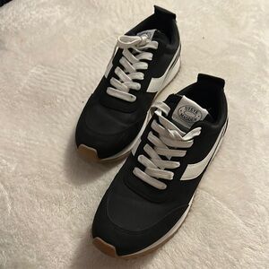 Steve Madden Black and White Men's Sneakers